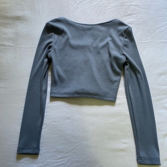 Dusty blue scoop neck crop button up - Picture 2 of 3